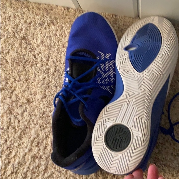 Basketball shoes - Picture 4 of 4